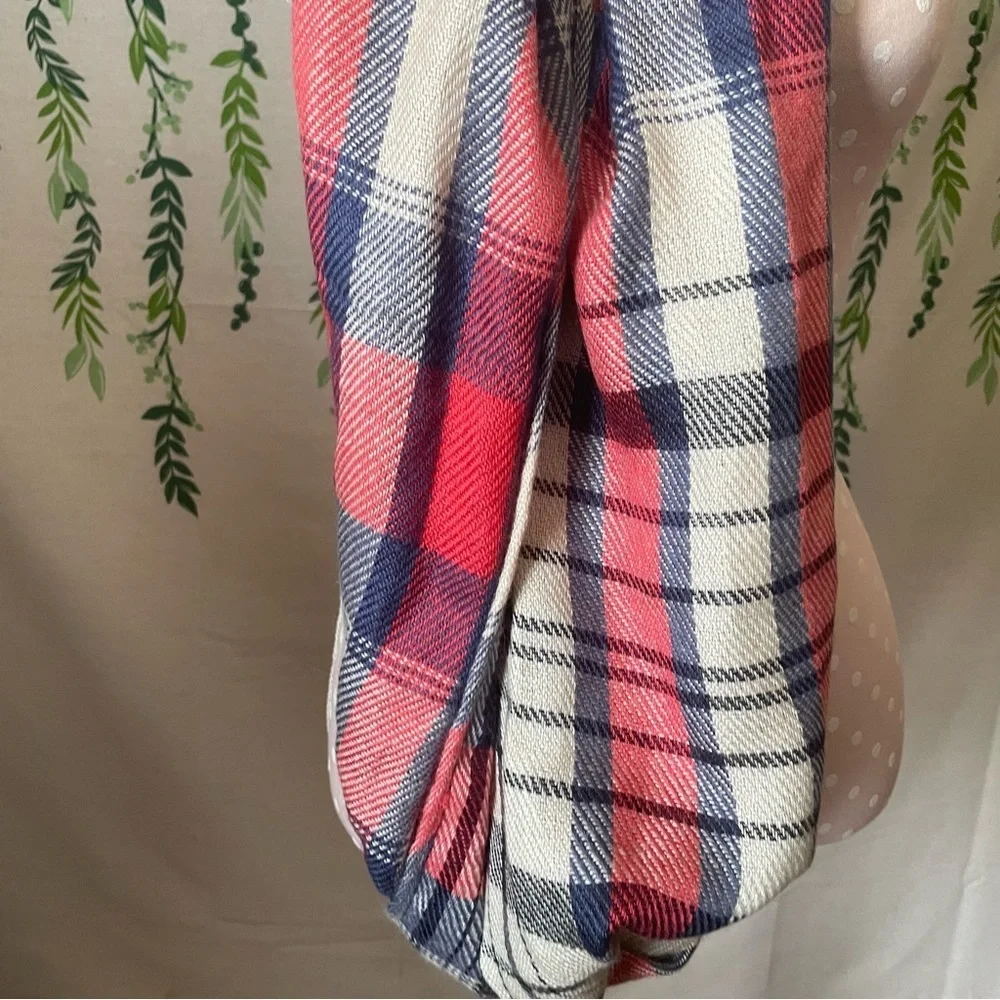Charlotte Russe Infinity Scarf B2